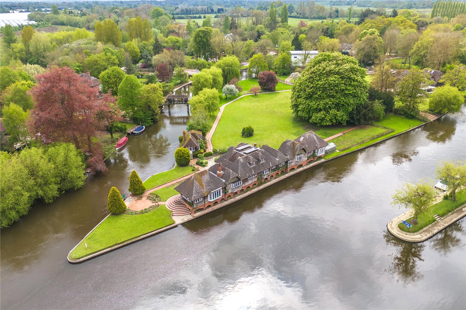 7 bedroom detached house for sale 0