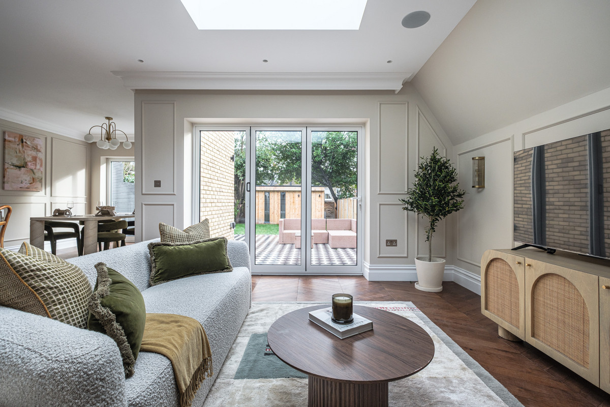 3 bedroom flat for sale 0