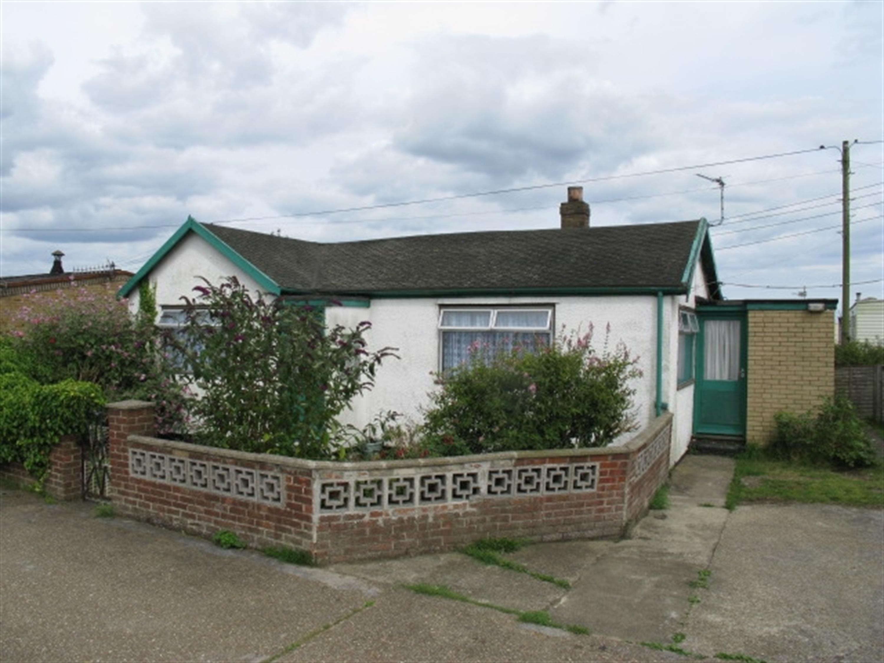 Free property report 38, Kingsfield Chalet Estate, Trunch Lane, Chapel