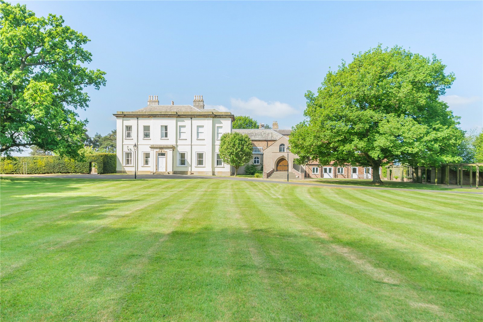 47 bedroom detached house for sale 0