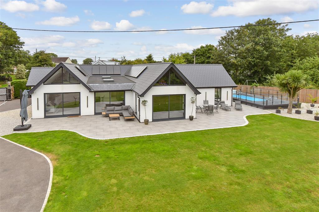 6 bedroom terraced house for sale
