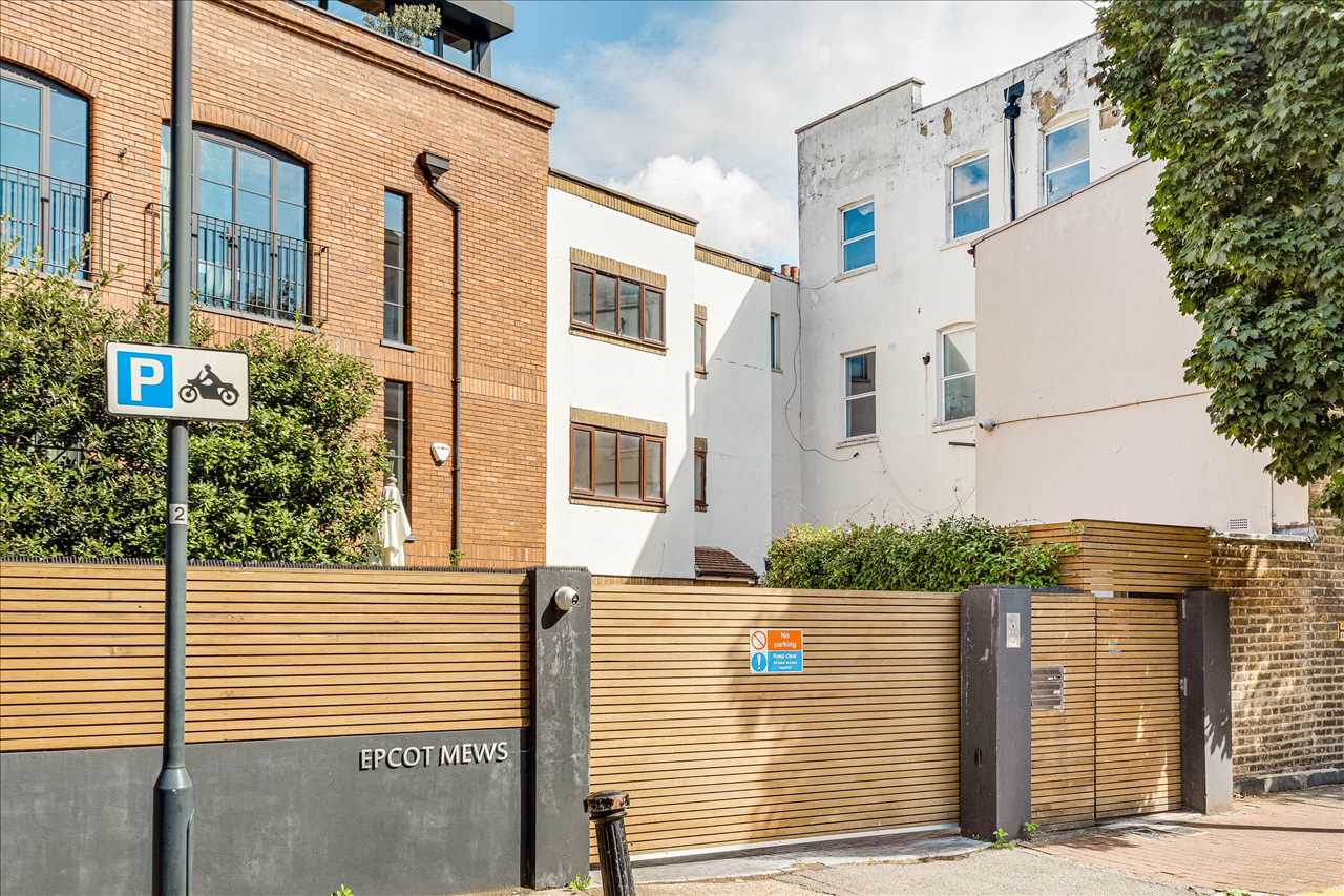 3-bed terraced on 1, Epcot Mews, Kensal Green, £2,500/mo