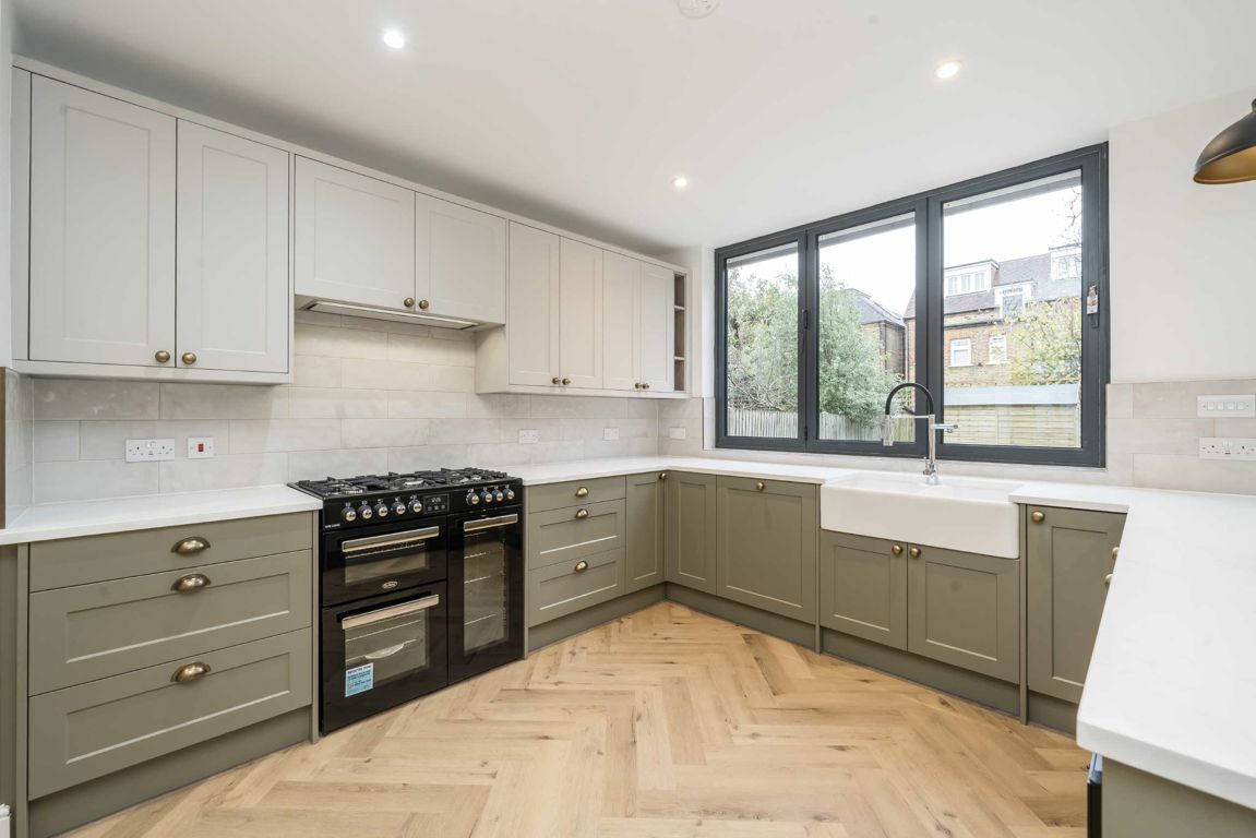 5 bedroom property for sale 0