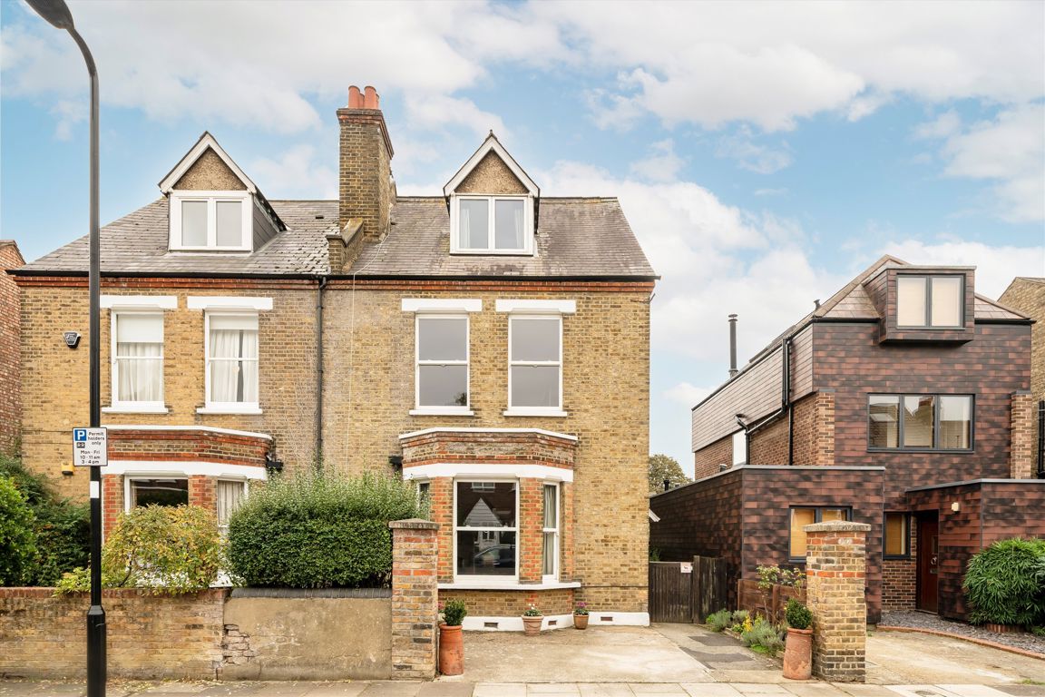 5 bedroom semi-detached house for sale 0