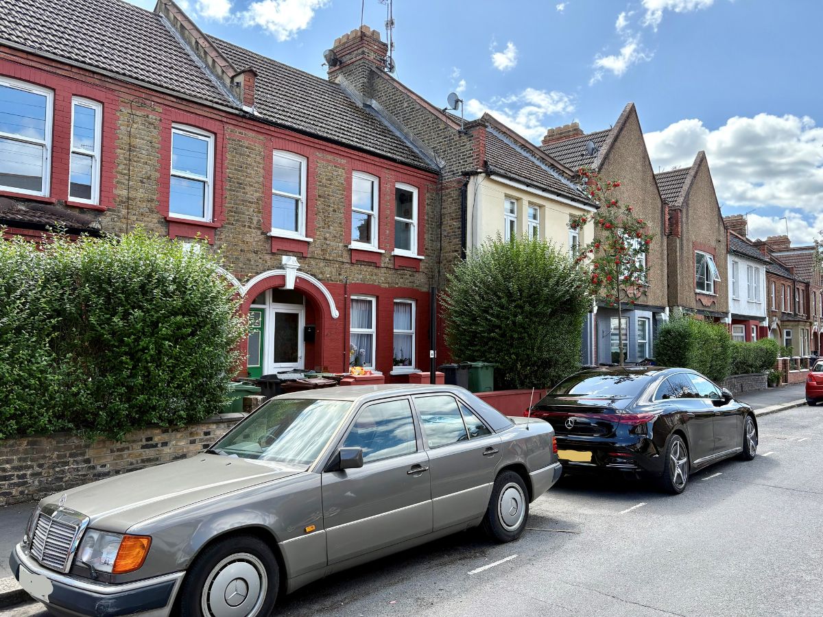 64 Clementina Road, London photo 3