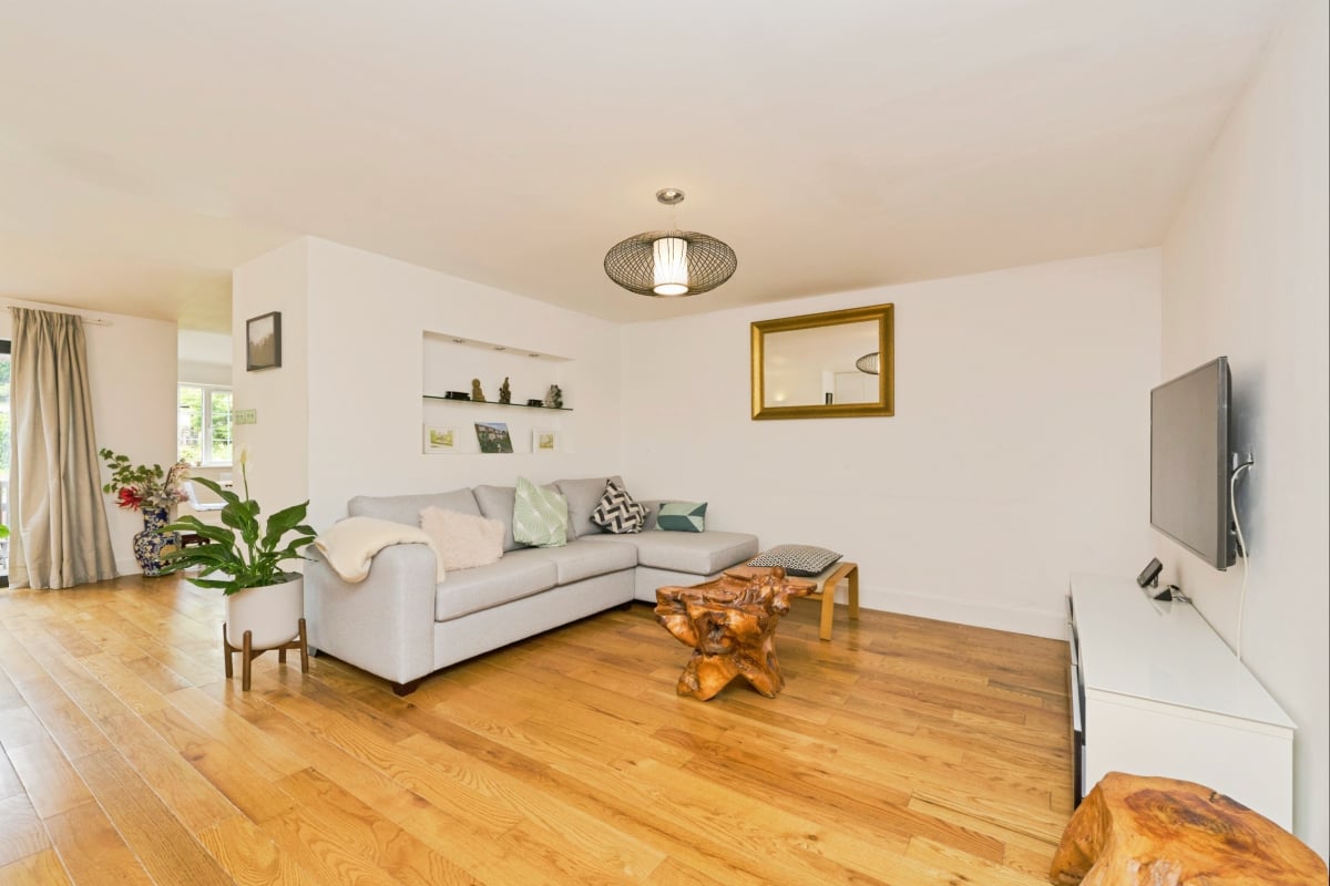 5 bedroom detached house for sale 0
