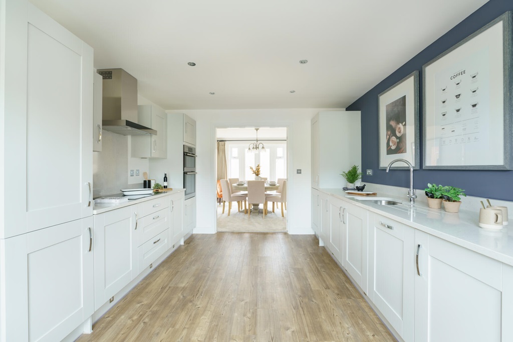 2 Sided Kitchen With Lots Of Storage