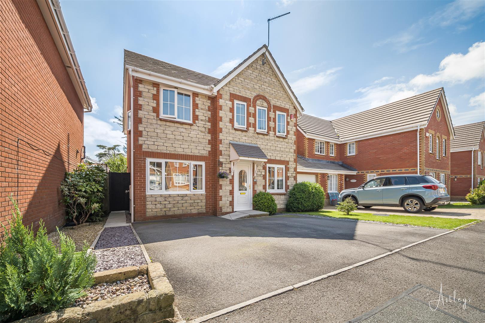 4-bed house on 67, Ffordd Ger Y Llyn, Tircoed Forest Village, Swansea, £325,000