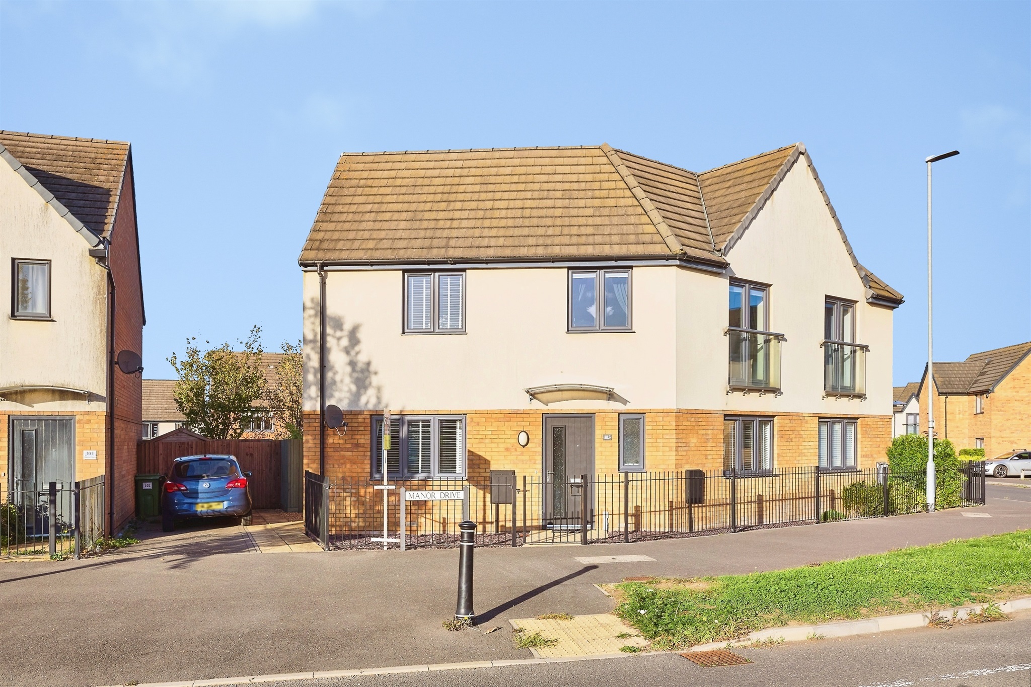3 bed semi-detached house for sale