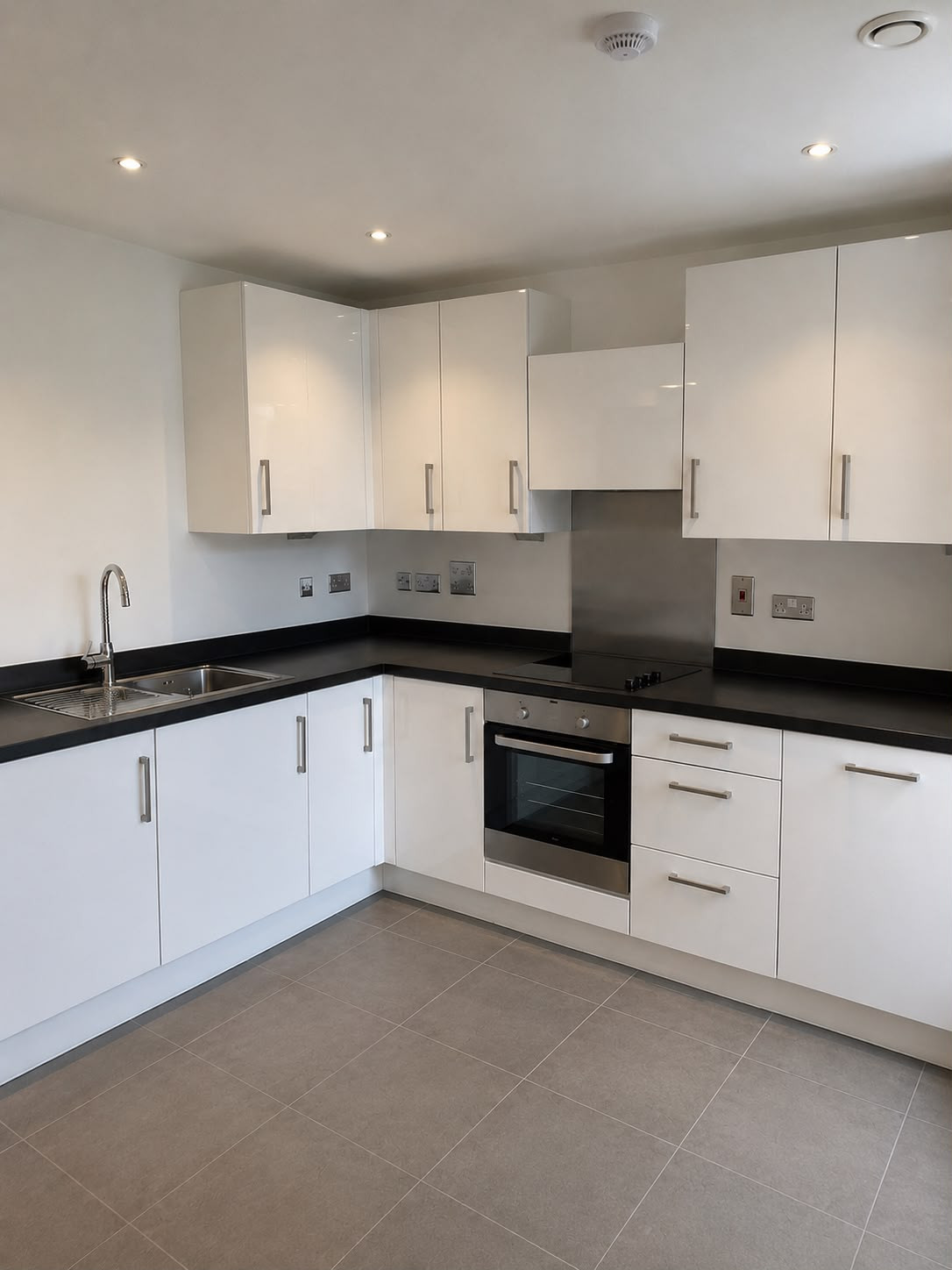 Flat 10 Flat 10 Clover Lodge,, Clover Lodge, Mitcham photo 5