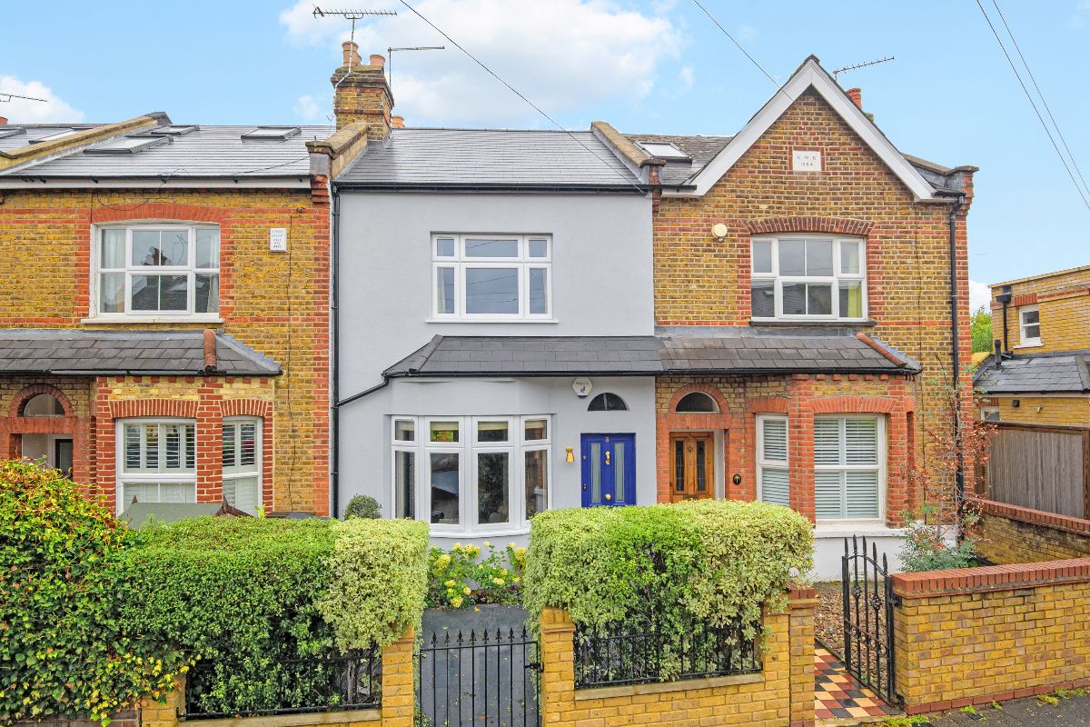 3 bedroom terraced house for sale 0