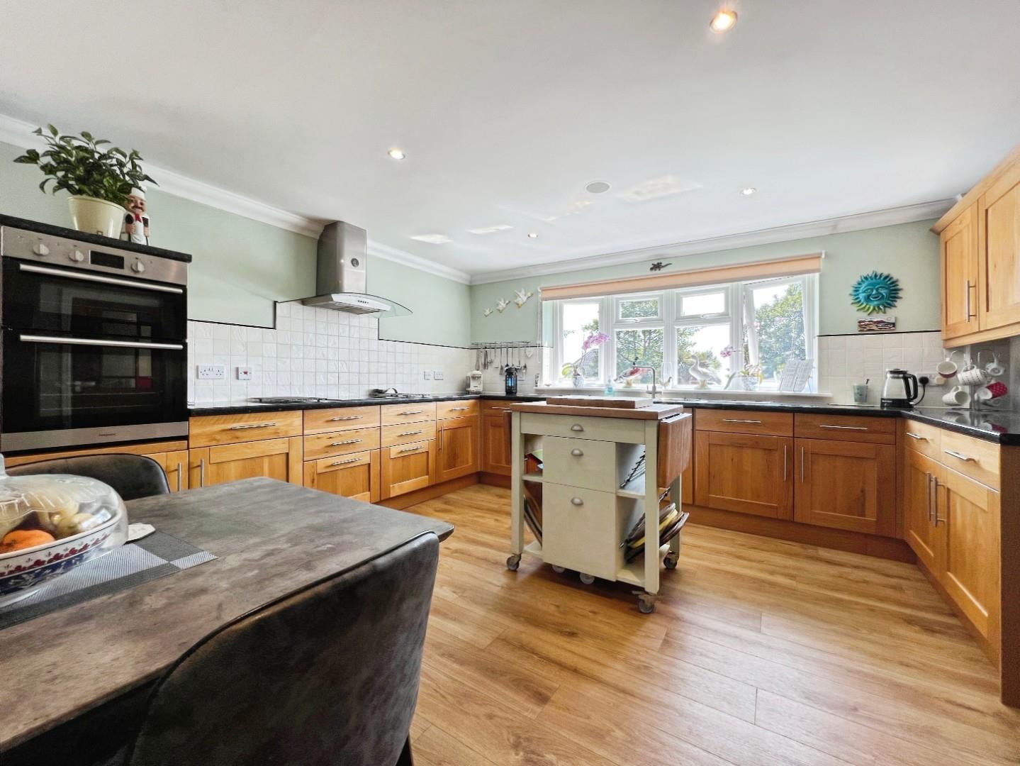 4 bedroom detached house for sale 0