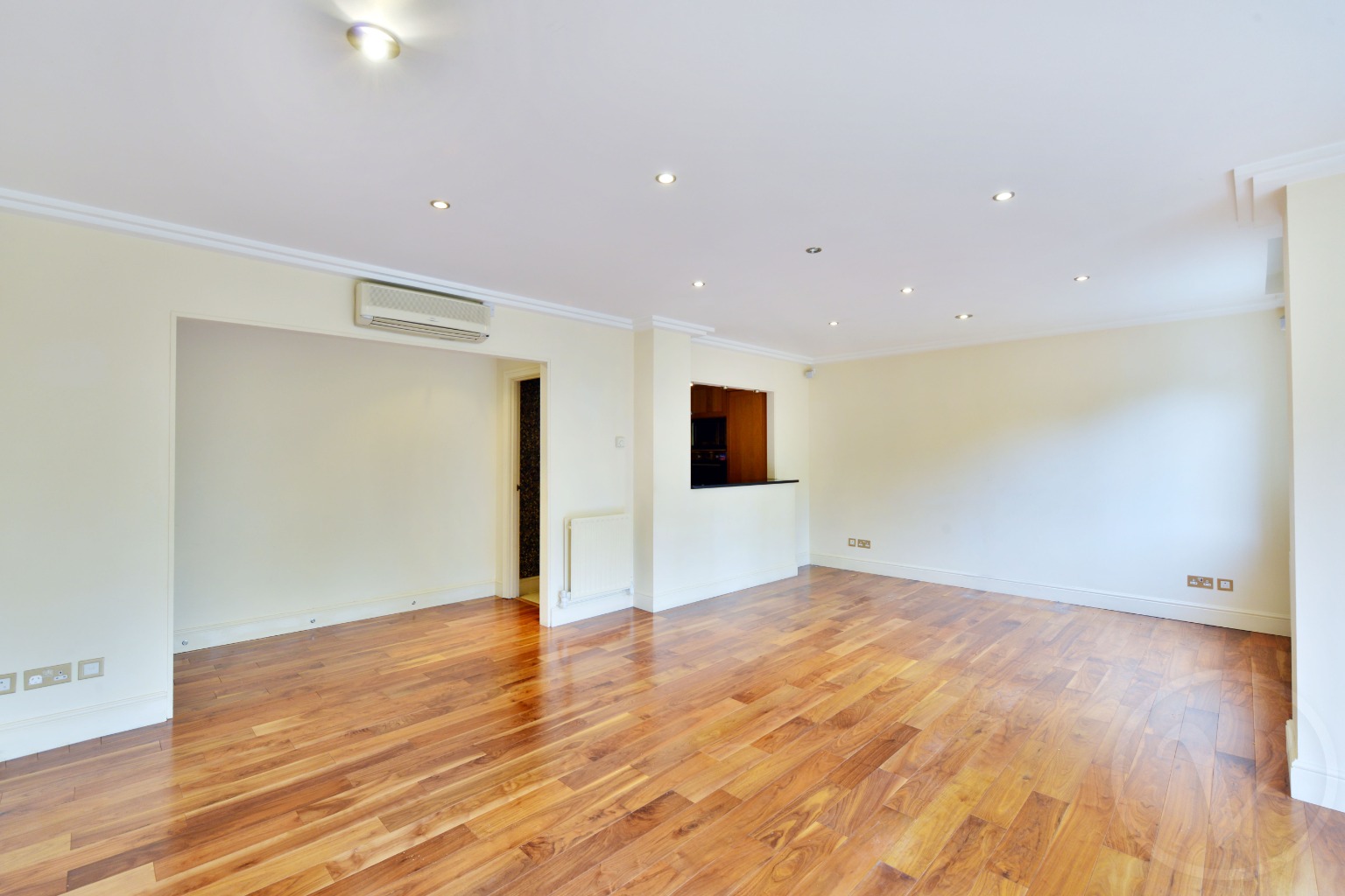 3 bedroom flat for sale 0