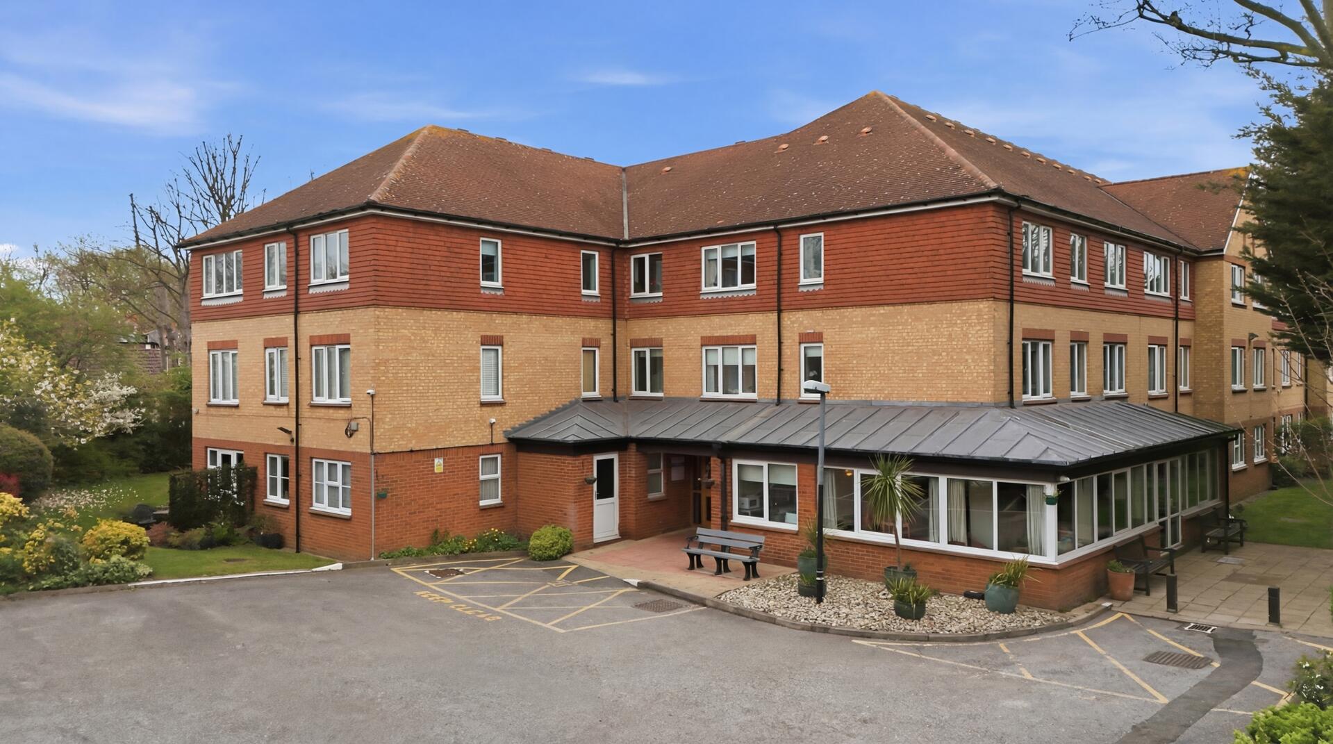 1-bed house on Flat 9 Westminster Court, 23, Cambridge Park, Wanstead, £220,000