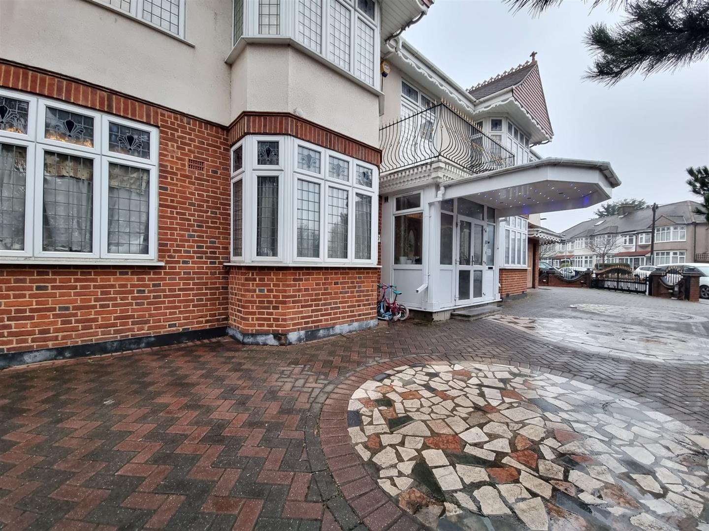 2, Stratton Drive, Barking photo 4