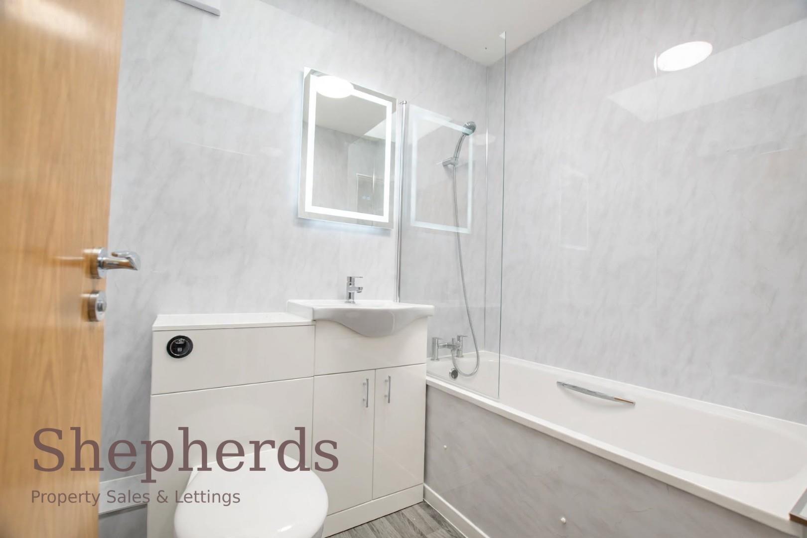 104b, Turners Hill, Cheshunt photo 4