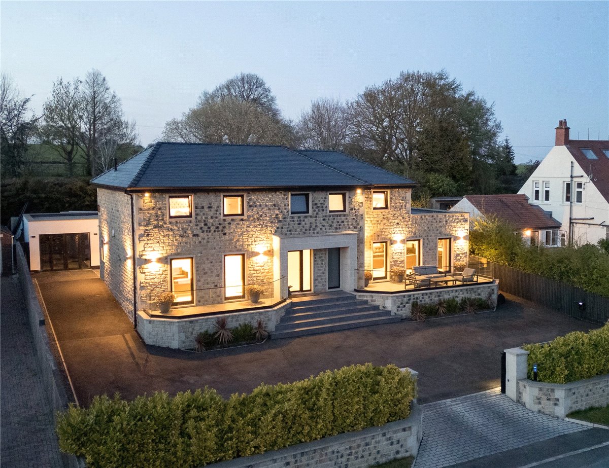 5 bedroom detached house for sale 0
