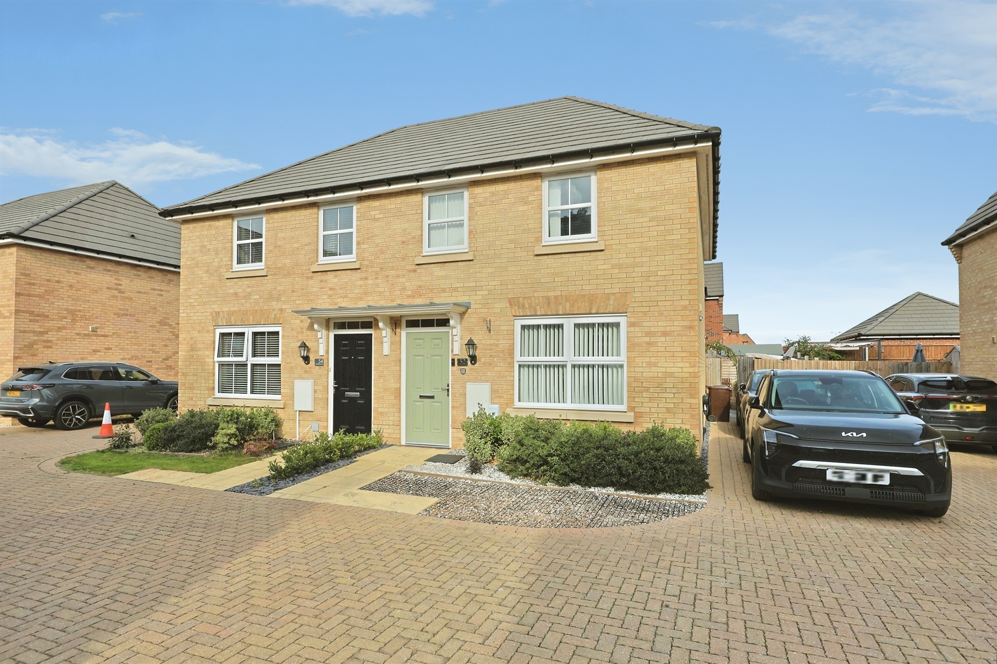 3 bed semi-detached house for sale