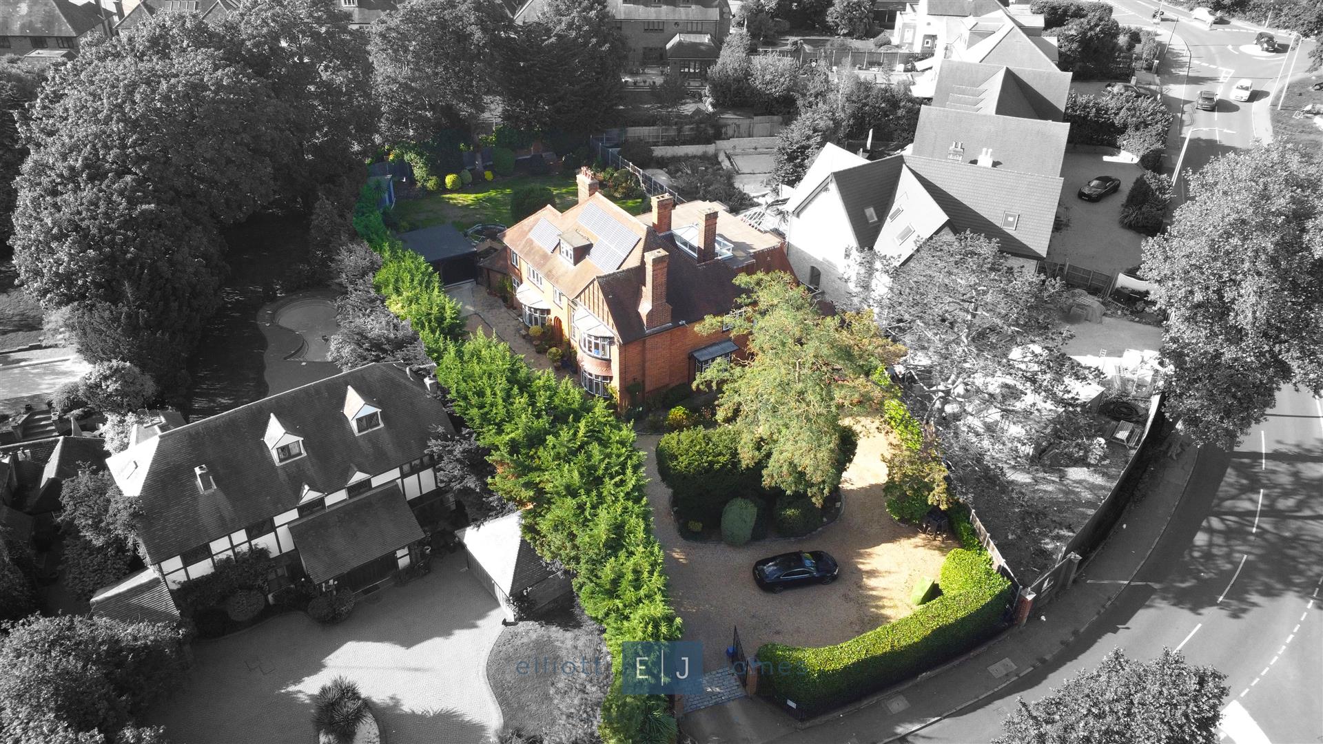 7 bedroom detached house for sale 0