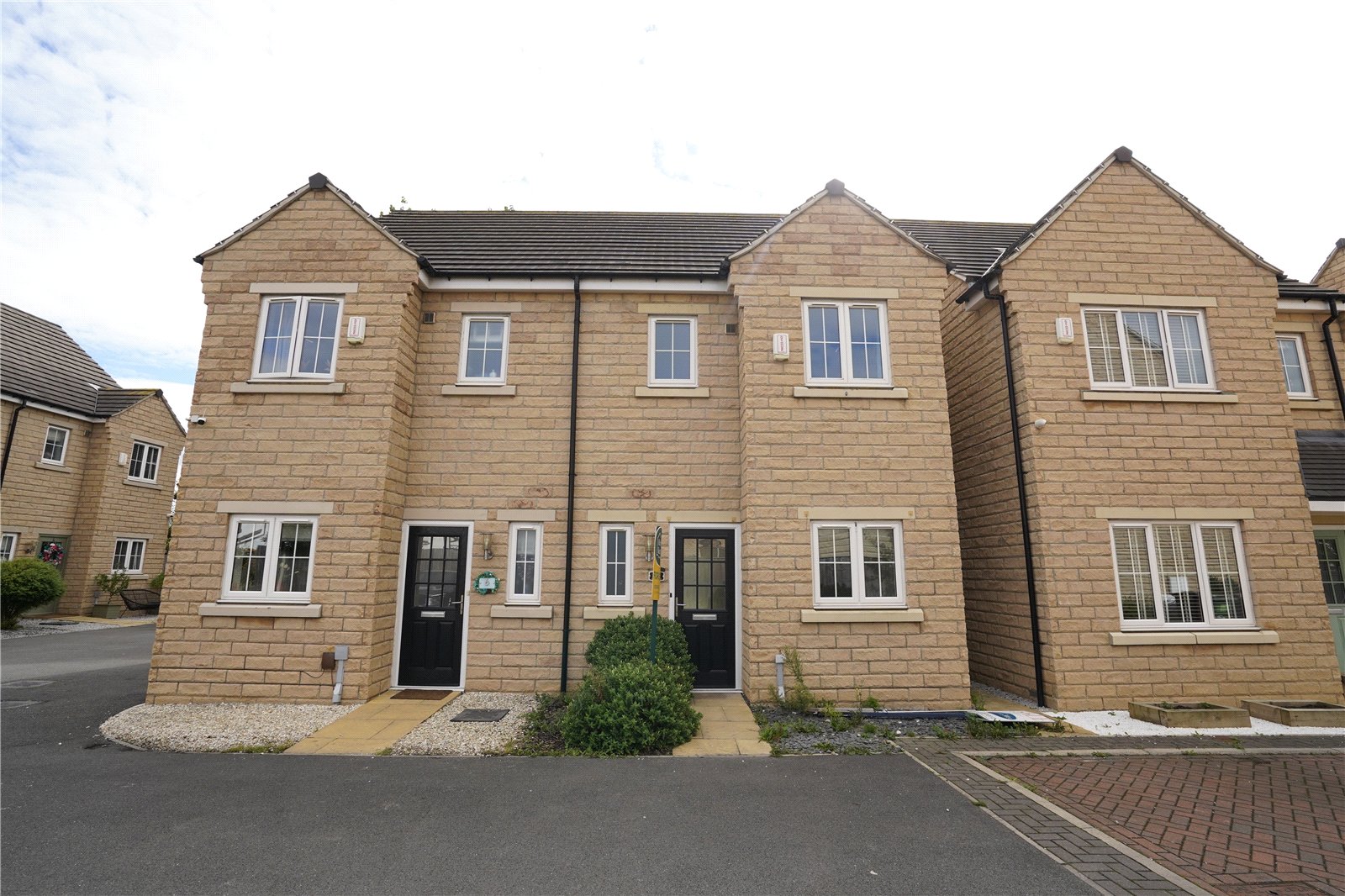 3 bed semi-detached house for sale
