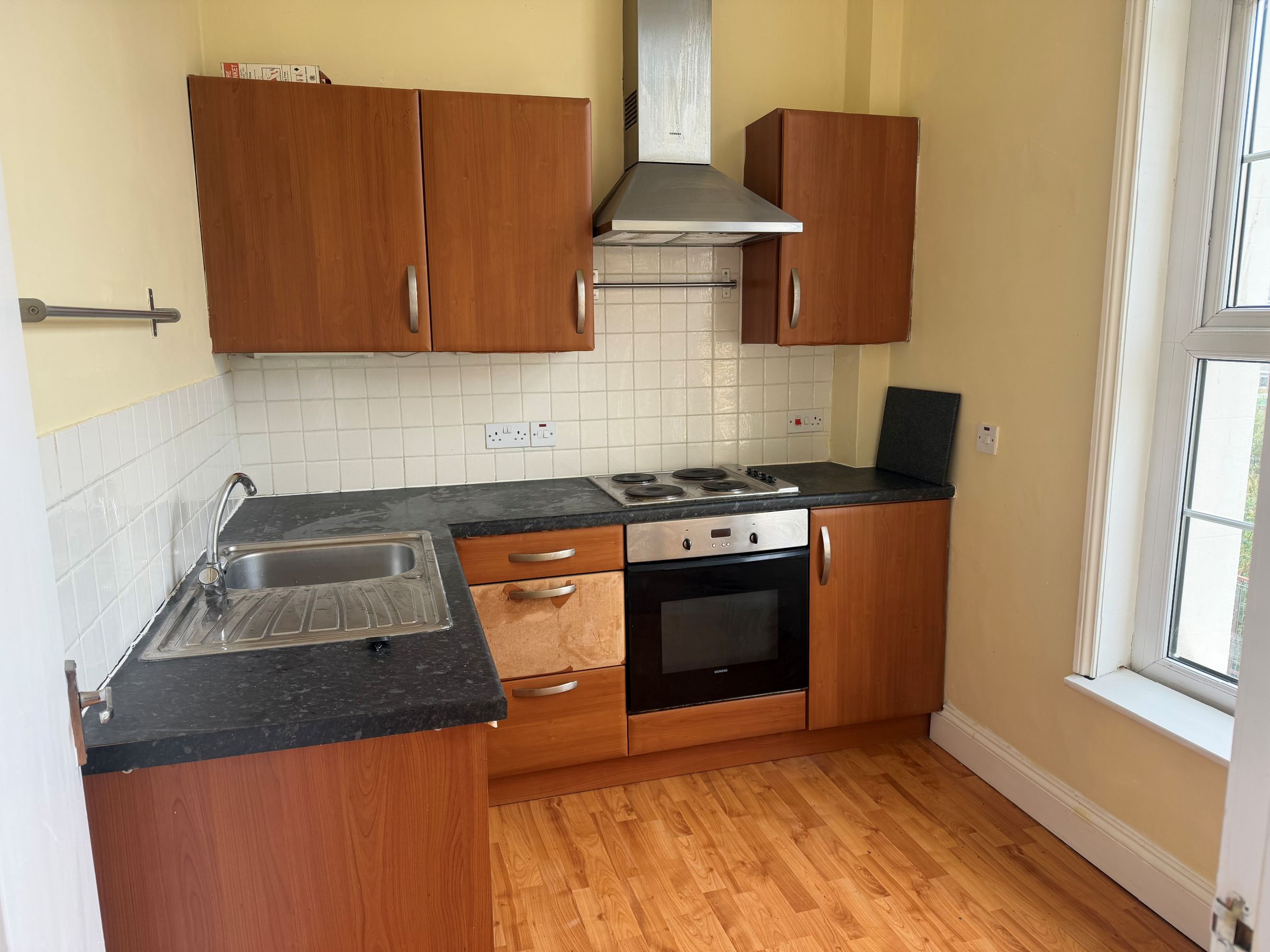 Flat 5, 2 Dolphin Passage, Dover photo 5