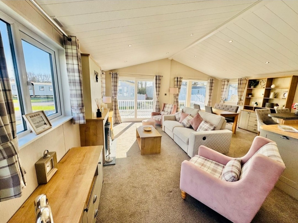 Flat PL Luxury Lodge, 382, Hall Lane, Walton On The Naze photo 3