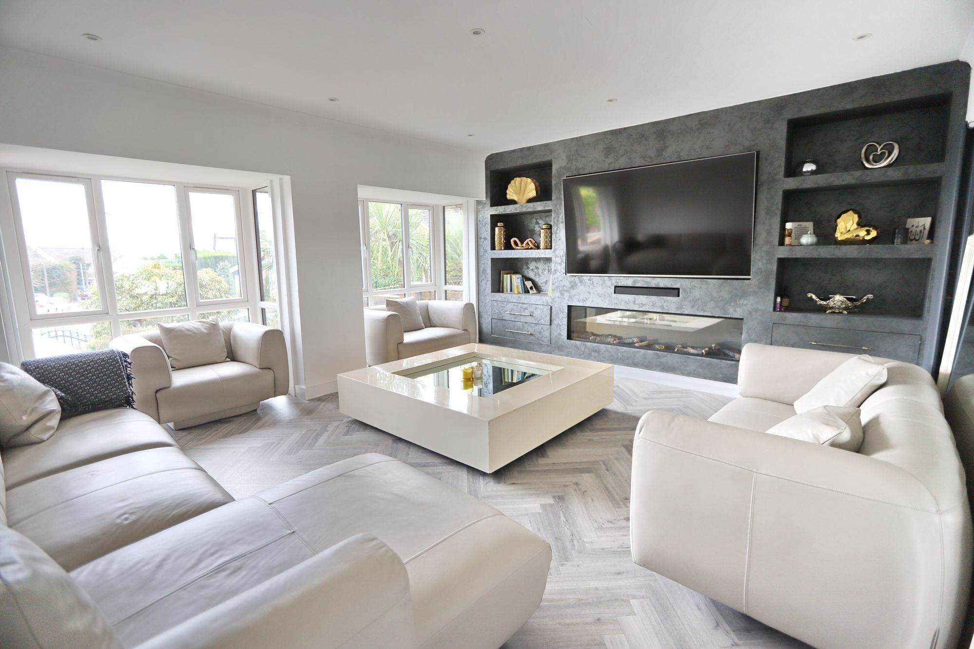 6 bedroom detached house for sale 0