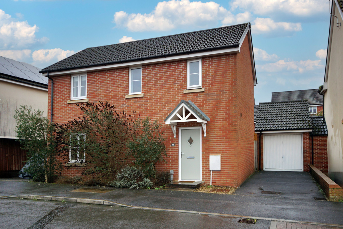 3-bed house on 49, Cromwell Close, Berkeley, £325,000