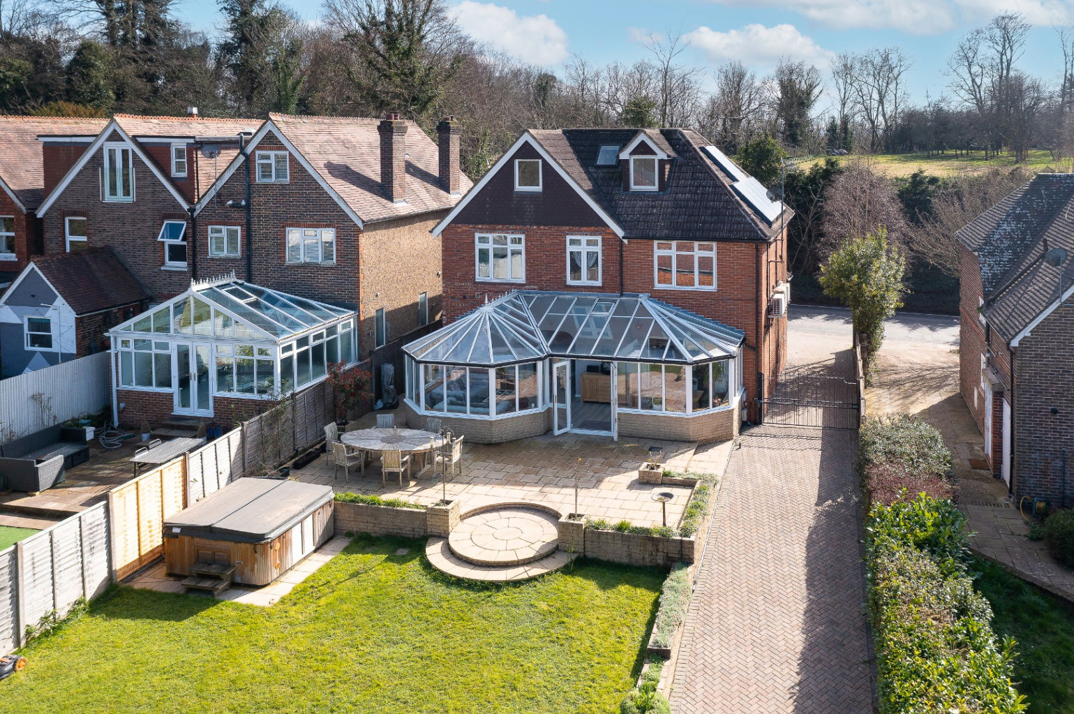 6 bedroom detached house for sale 0