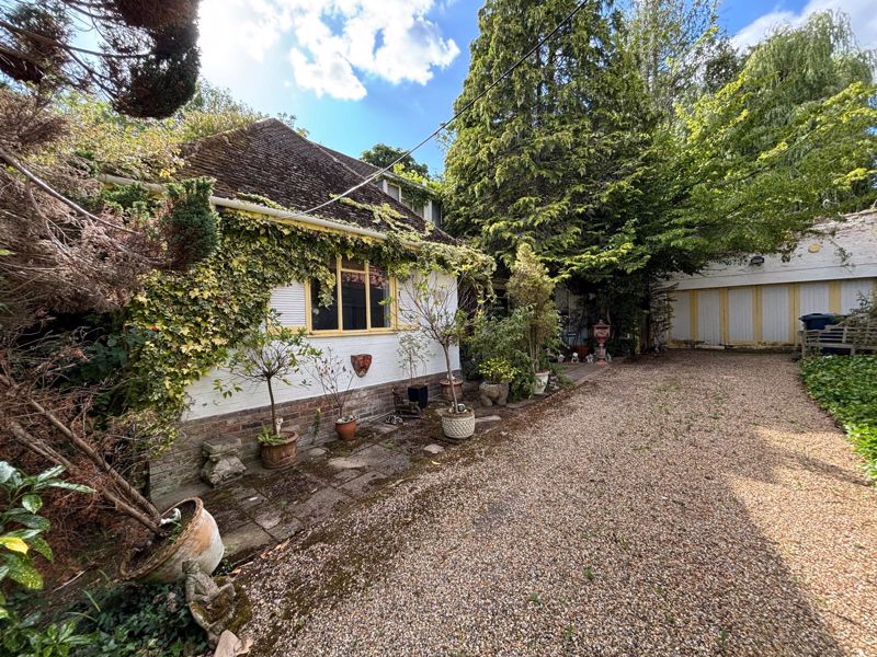 4 bedroom detached house for sale 0