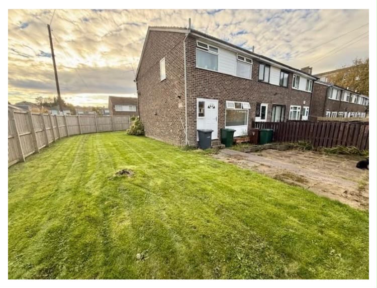 2, Moorside Croft, Bradford photo 2