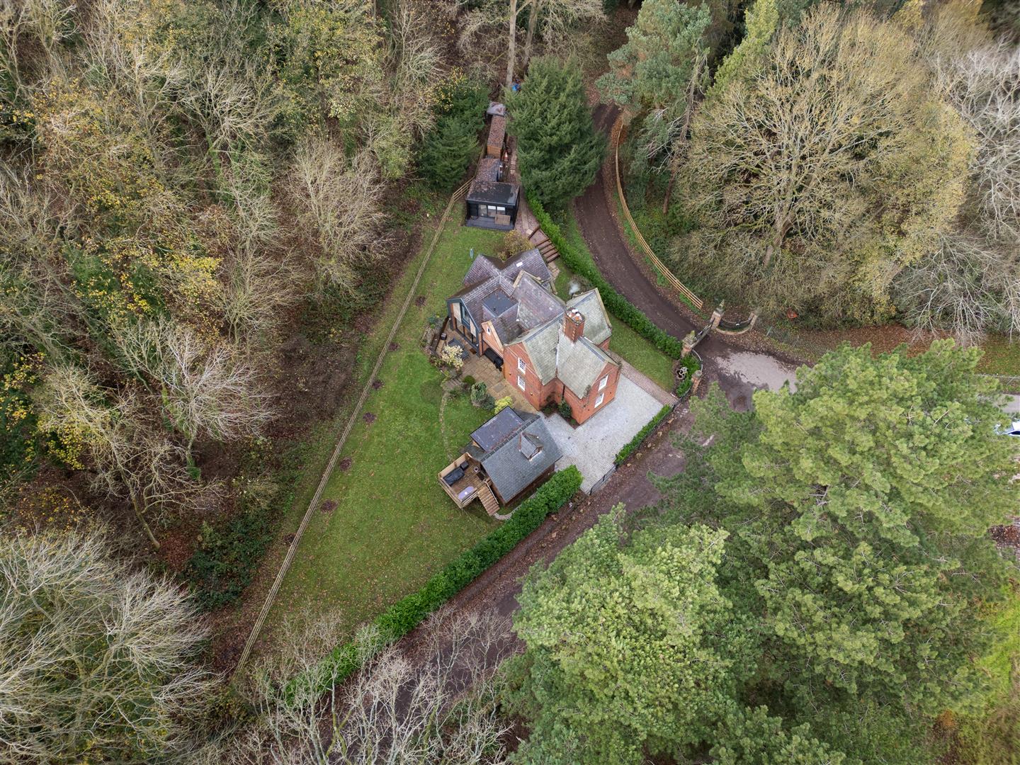 5 bedroom detached house for sale 0