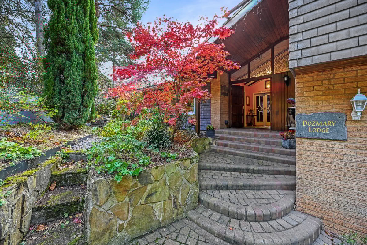 5 bedroom detached house for sale 0