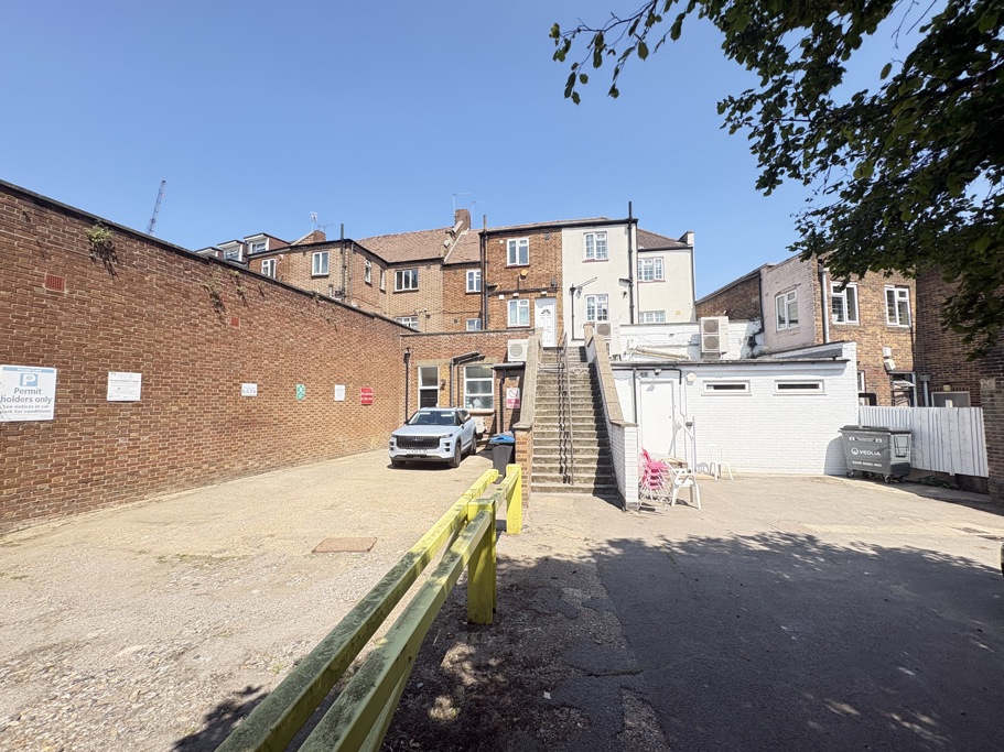 2B Russell Parade, Russell Hill Road, Purley photo 2