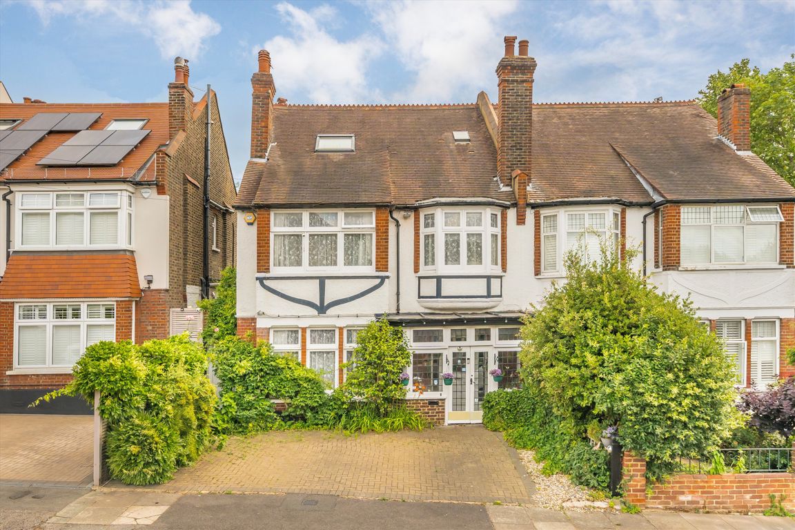 6 bedroom semi-detached house for sale 0