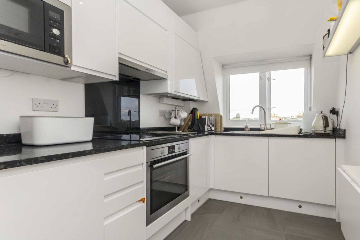 Flat 5, Welcome House, 1A, Park Road, Hampton photo 5