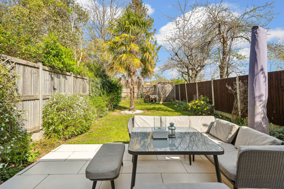 5 bedroom detached house for sale 0