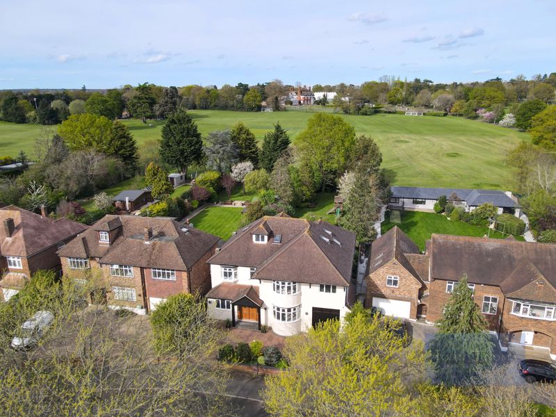 6 bedroom detached house for sale 0