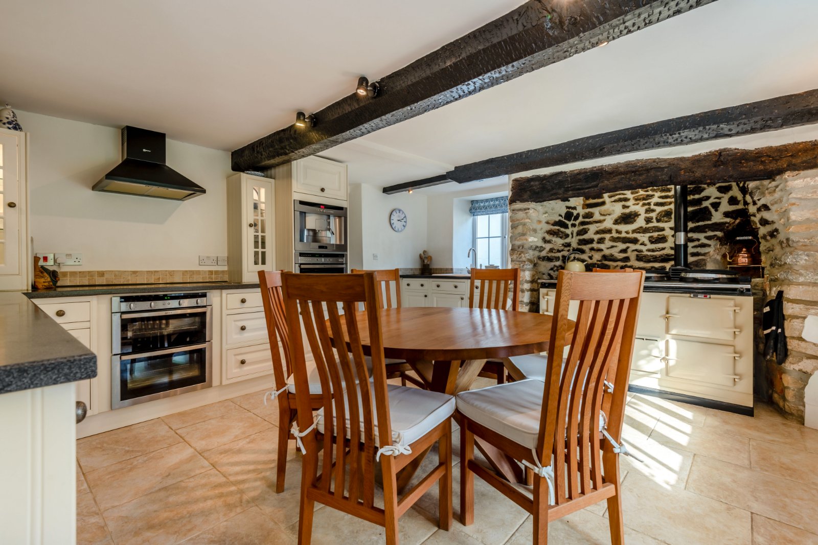 5 bedroom detached house for sale 0