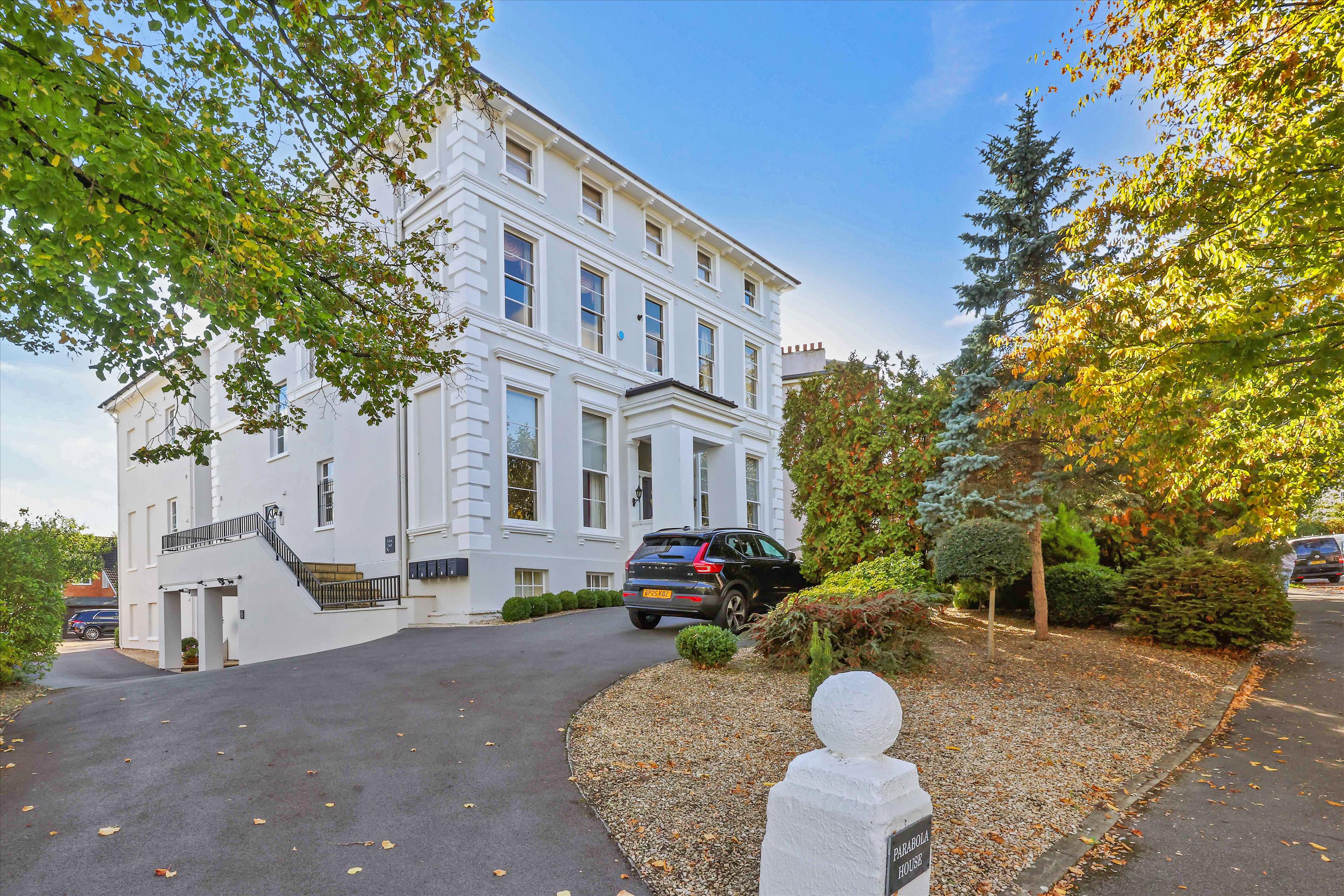 3-bed flat on Parabola House, Parabola Road, Cheltenham, Gloucestershire GL50, £395,000