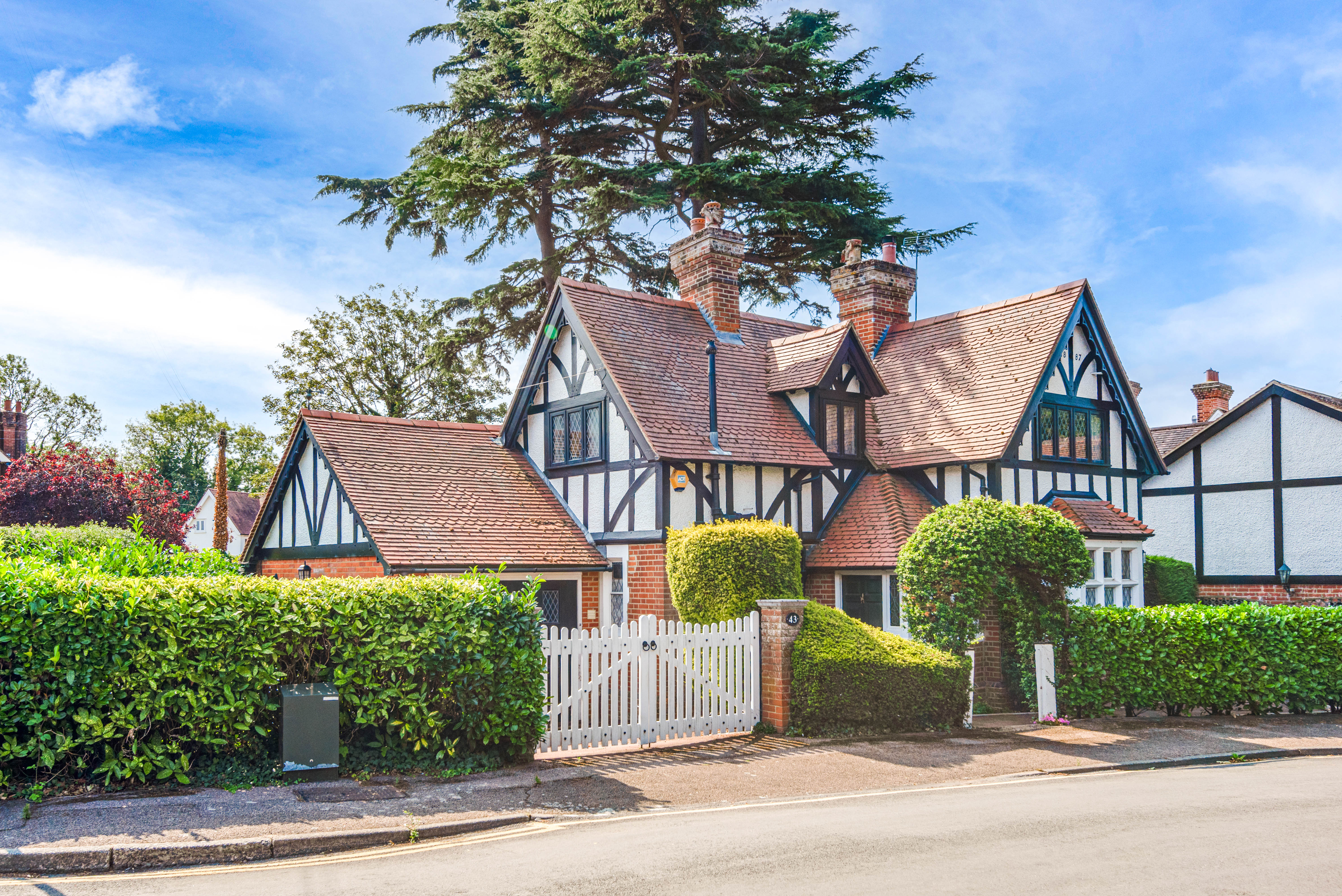 3 bedroom detached house for sale 0