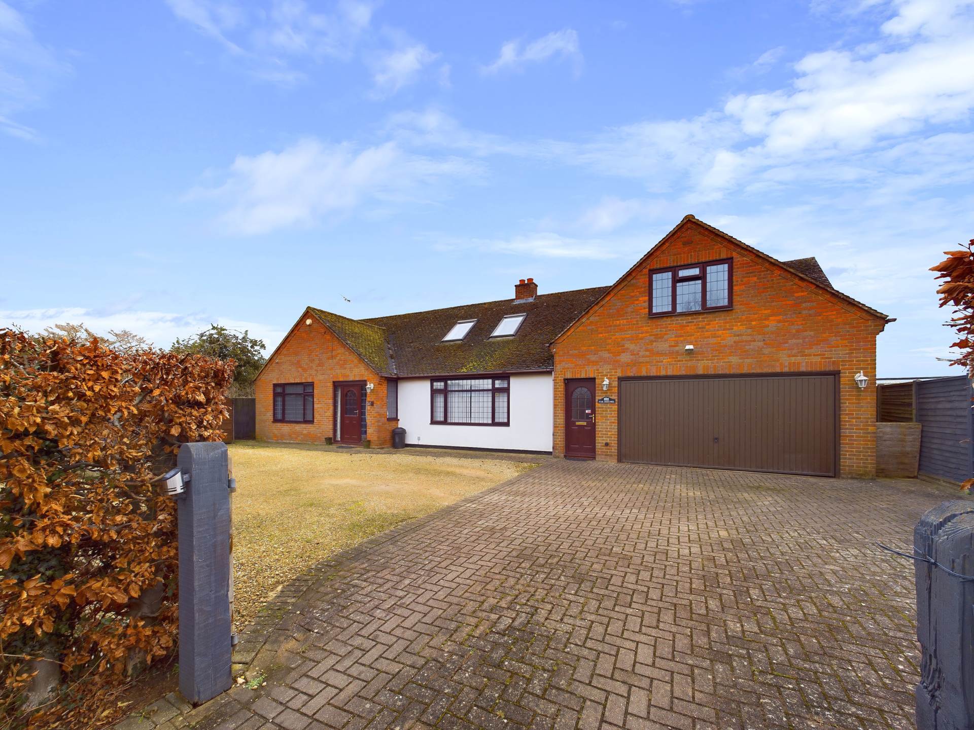 6 bedroom detached house for sale 0