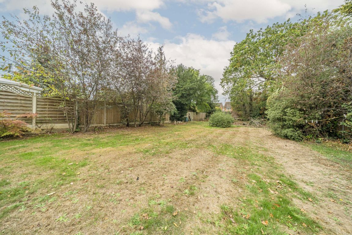 The Avenue, Sunbury-On-Thames photo 4