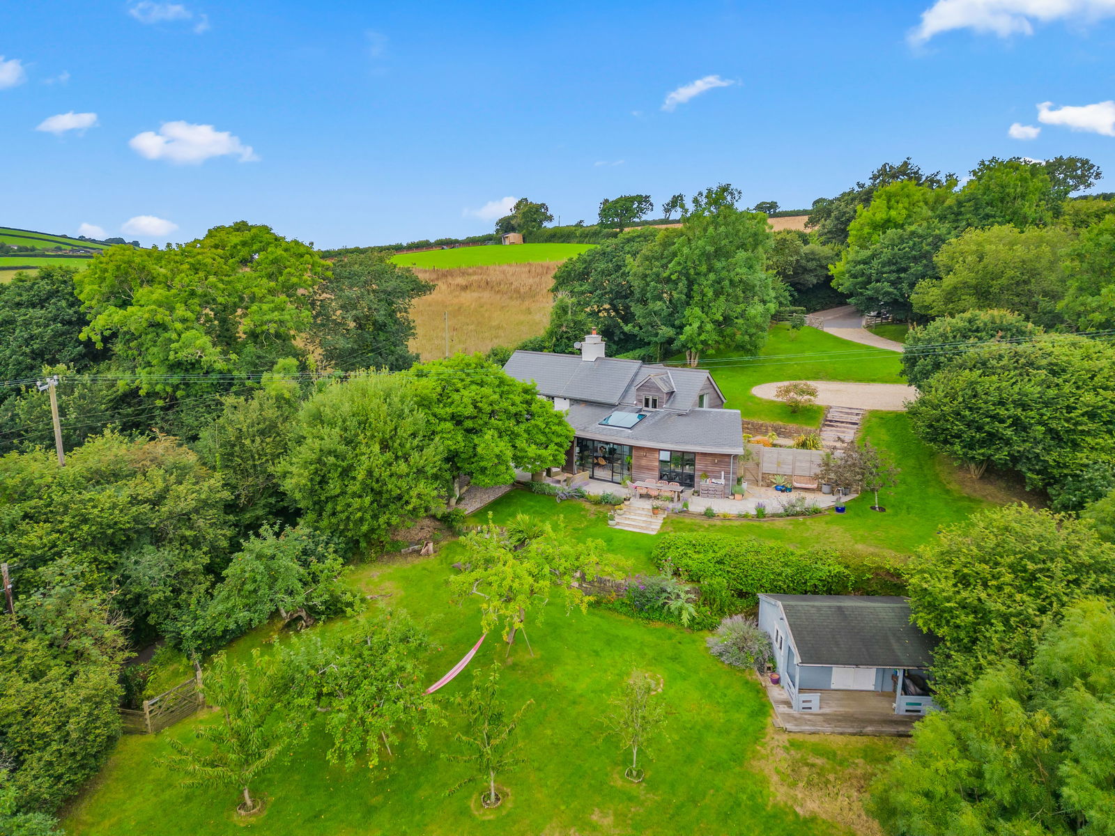 4 bedroom detached house for sale in Horsham