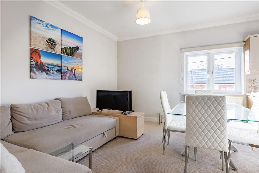 Flat 2 Doubleday House, Buttercross Lane, Epping photo 4