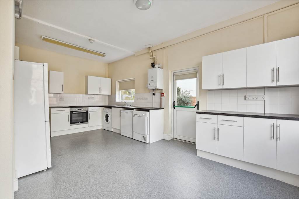 5 bedroom end terrace house for sale 0