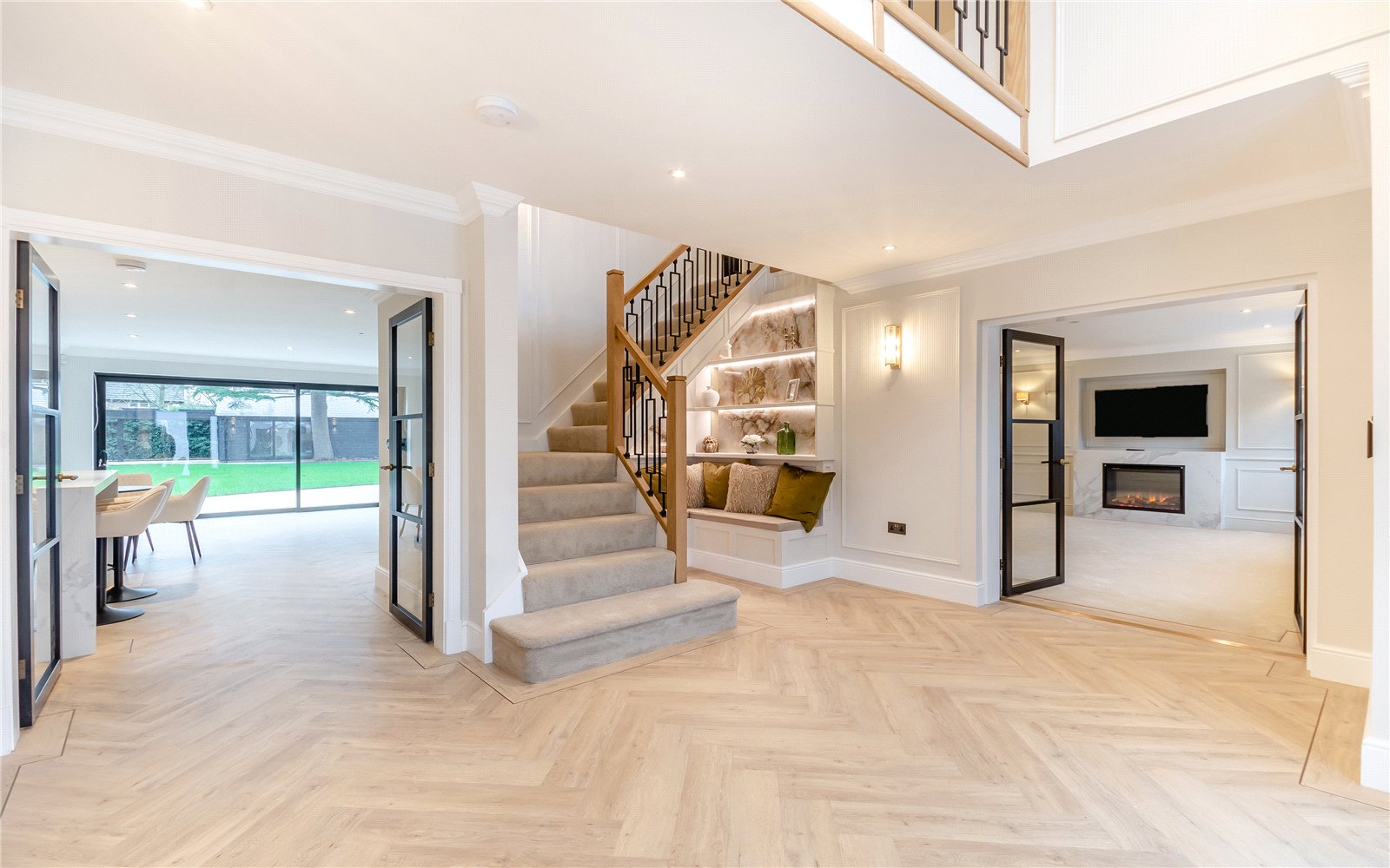 6 bedroom detached house for sale 0