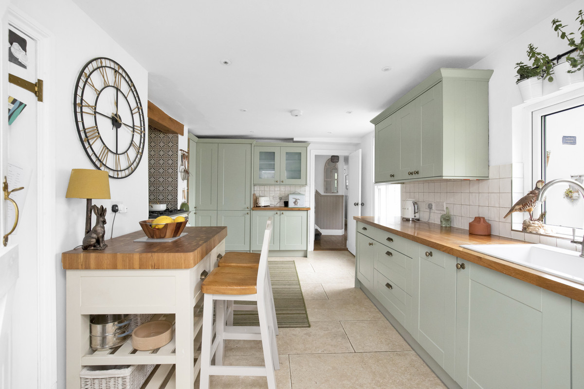 Eaton House, Street End Road, Chichester photo 3