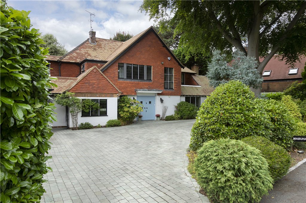 6 bedroom detached house for sale 0