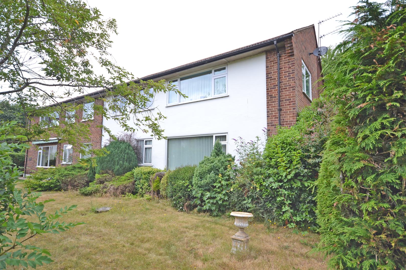 Free property report 5 Kingfield Drive, Kingfield, Woking, GU22 9AD